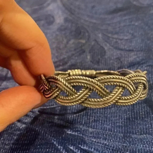 Beautiful Bracelet Creative Hollow Twist Design Open Bangles Party Jewelry NEW - Picture 3 of 6